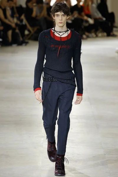 Look 10